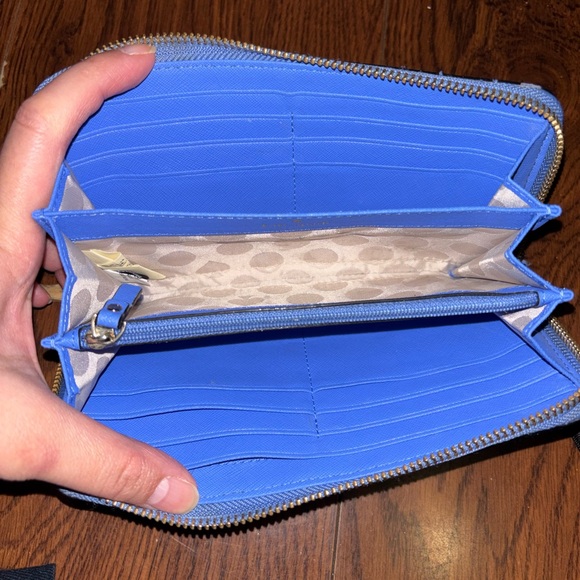 2 piece wallet bundle Michael Kors wallet and Kate spade wallet. - Picture 9 of 9